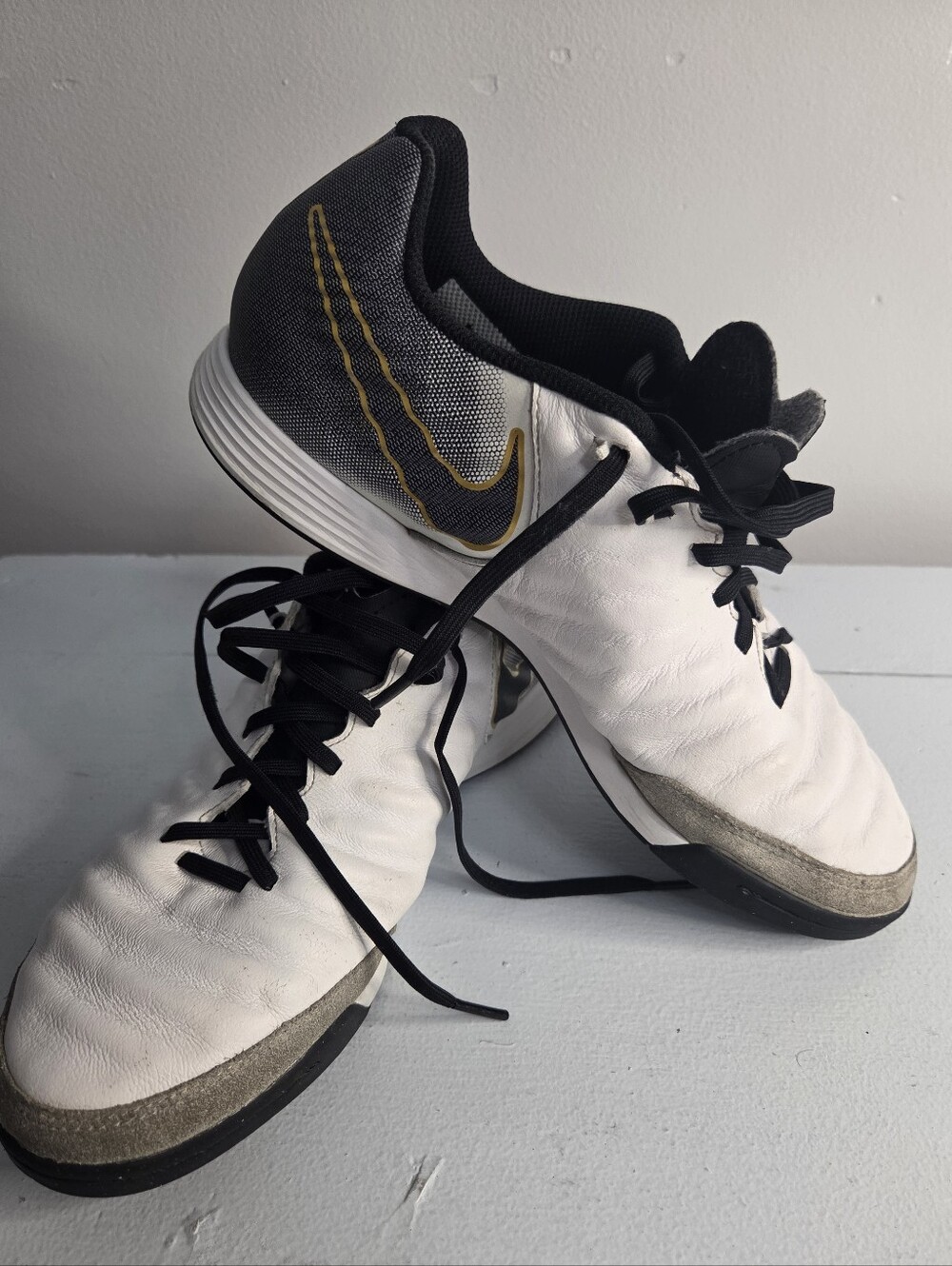 Nike Tiempo Indoor Soccer Shoes Size 8.5